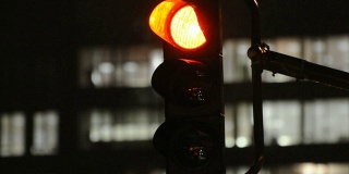 交通灯夜间变绿(HD720p)