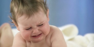 高清慢镜头:婴儿哭泣