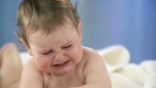 高清慢镜头:婴儿哭泣视频素材模板下载