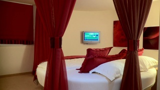 HD DOLLY:豪华酒店卧室视频素材模板下载