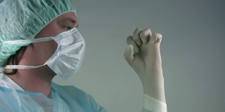 医学科学家“准备手术”