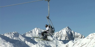 高清:滑雪缆车