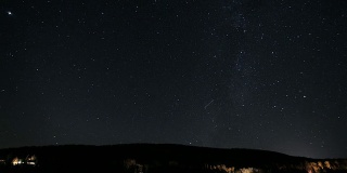 湖夜空间隔拍摄