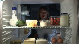 午夜盛宴-从内部冰箱HD & PAL视频素材模板下载