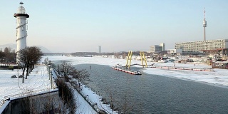 维也纳冬天冰冻的多瑙河