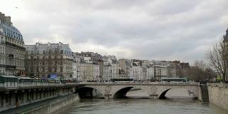 冬天，巴黎的桥