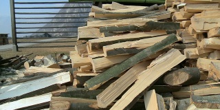HD DOLLY:准备木柴