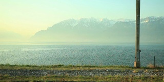 日内瓦湖和阿尔卑斯山的日落