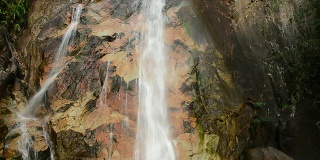 在泰国的瀑布。