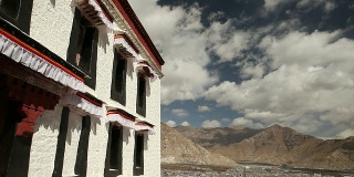 从西藏布达拉宫俯瞰拉萨
