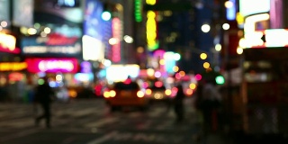 高清:纽约时代广场，夜间，散焦