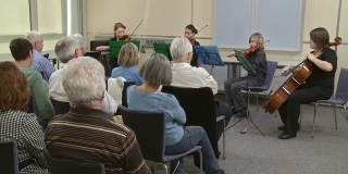 HD DOLLY:老年人听古典音乐会