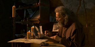 HD:中世纪僧侣抄写书法书
