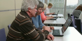 HD DOLLY:老年人使用电脑的实践