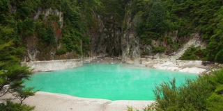 地热火山口湖