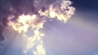 阳光从云的边缘射来视频素材模板下载