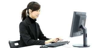 商业女性使用电脑