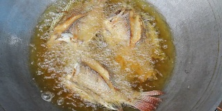 炸鱼(泰国菜)