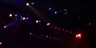 演唱会的舞台灯光