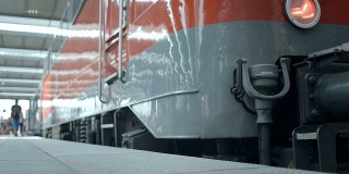 HD:火车站台上的机车