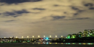 夜晚的城市大桥