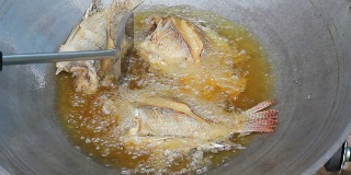 煎的鱼。(泰国菜)1