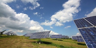 具有柔性面板的太阳能发电厂