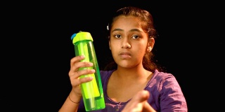 印度少女谈论节约用水