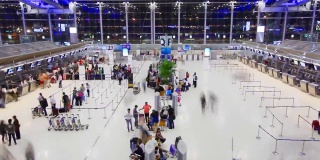 HD:机场拥挤的旅客。