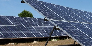太阳能电池板，绿色替代能源