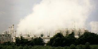 炼油厂烟