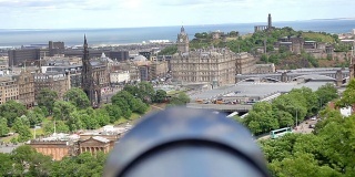 从苏格兰城堡俯瞰爱丁堡