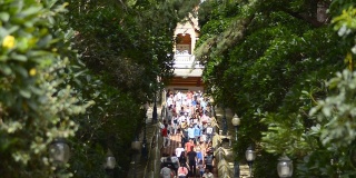 淘金:泰国寺庙前的人群