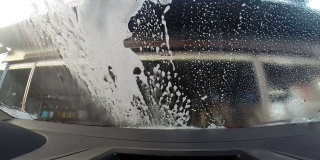 在商店里拍摄的洗车视频