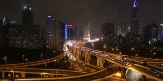 夜间上海高架路