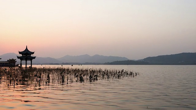 西湖风光从白天到夜晚，时光流逝