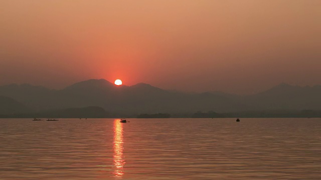杭州西湖的天际线和日落，时光流逝
