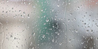 HD:从玻璃上滴下的水滴