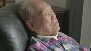 亚洲老人的脸的特写视频素材模板下载