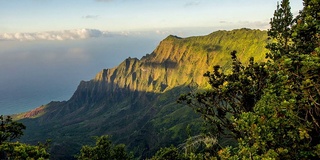 纳帕里海岸考艾岛卡拉劳山谷海岸线航拍