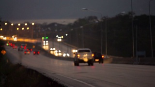 公路上的夜间交通视频素材模板下载