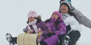 家庭平底雪橇滑雪