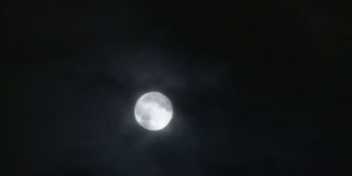 月与云