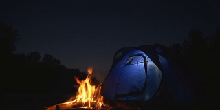 HD CRANE:在帐篷前营火