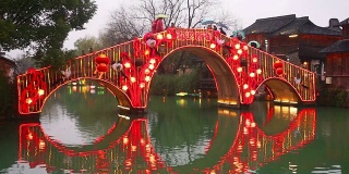 黄昏时分，乌镇水乡装饰中式古桥