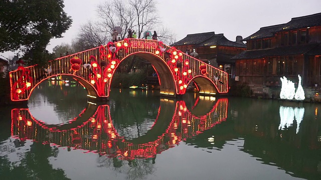 黄昏时分，乌镇水乡装饰中式古桥