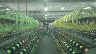 中国纺织工厂内部和机器工作场景视频素材模板下载