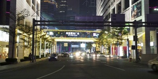 现代城市广州夜间交通繁忙，城市景观优美