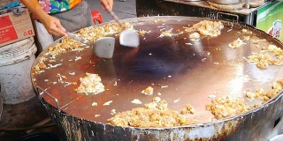 鸡蛋煎牡蛎是泰国菜中比较好的。