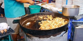 鸡蛋煎牡蛎是泰国菜中比较好的。